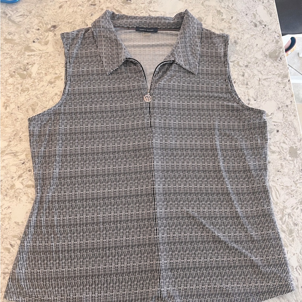 Tommy Hilfiger Women’s Sleeveless Black and White Patterned Blouse Size XL